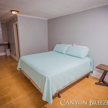 Canyon Breeze Motel Sulphur Extérieur photo